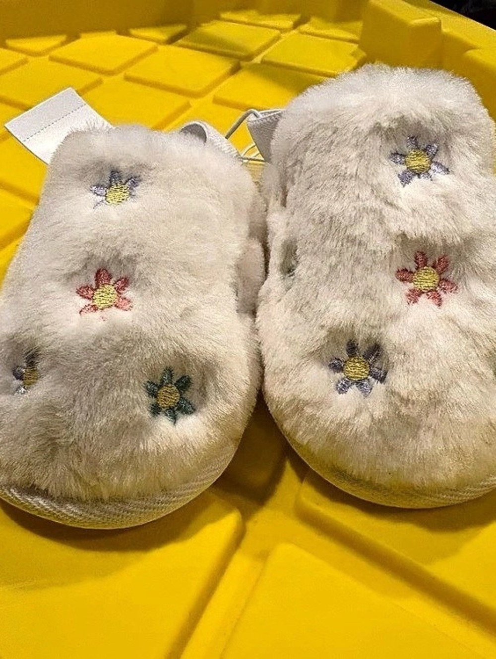 Girls Floral Slippers in White US 7/8 NWT